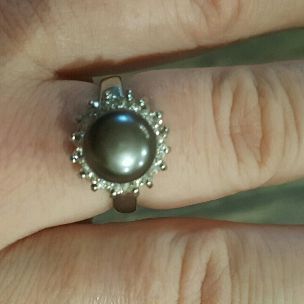 Faux gray pearl sparkley ring